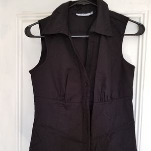 Sleeveless dress shirt